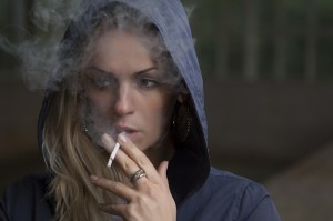 Menina fumante